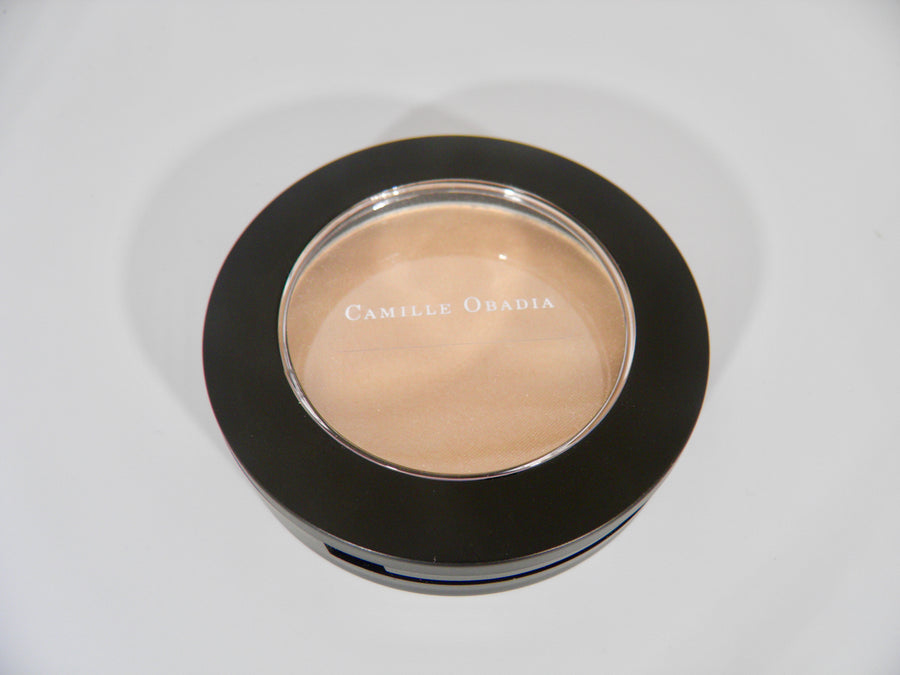 Illuminator talc free for cheek bones, shoulders and décolletage by Camille Obadia Beauty